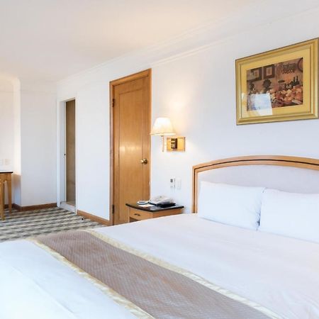 Hometel Hotel Kaohsiung Dış mekan fotoğraf