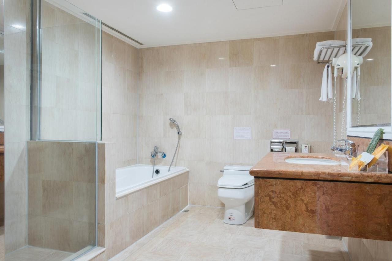 Hometel Hotel Kaohsiung Dış mekan fotoğraf