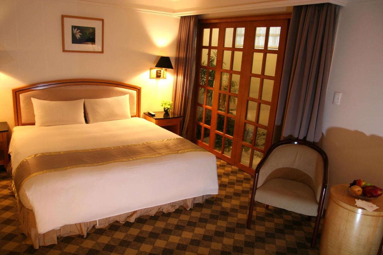 Hometel Hotel Kaohsiung Dış mekan fotoğraf