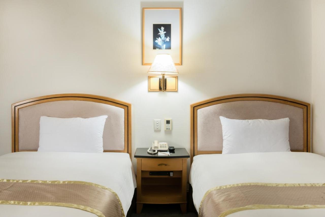 Hometel Hotel Kaohsiung Dış mekan fotoğraf
