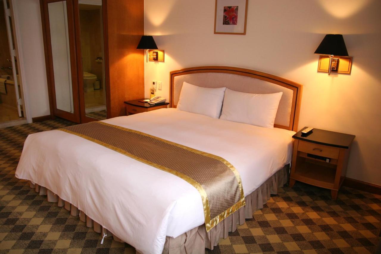 Hometel Hotel Kaohsiung Dış mekan fotoğraf