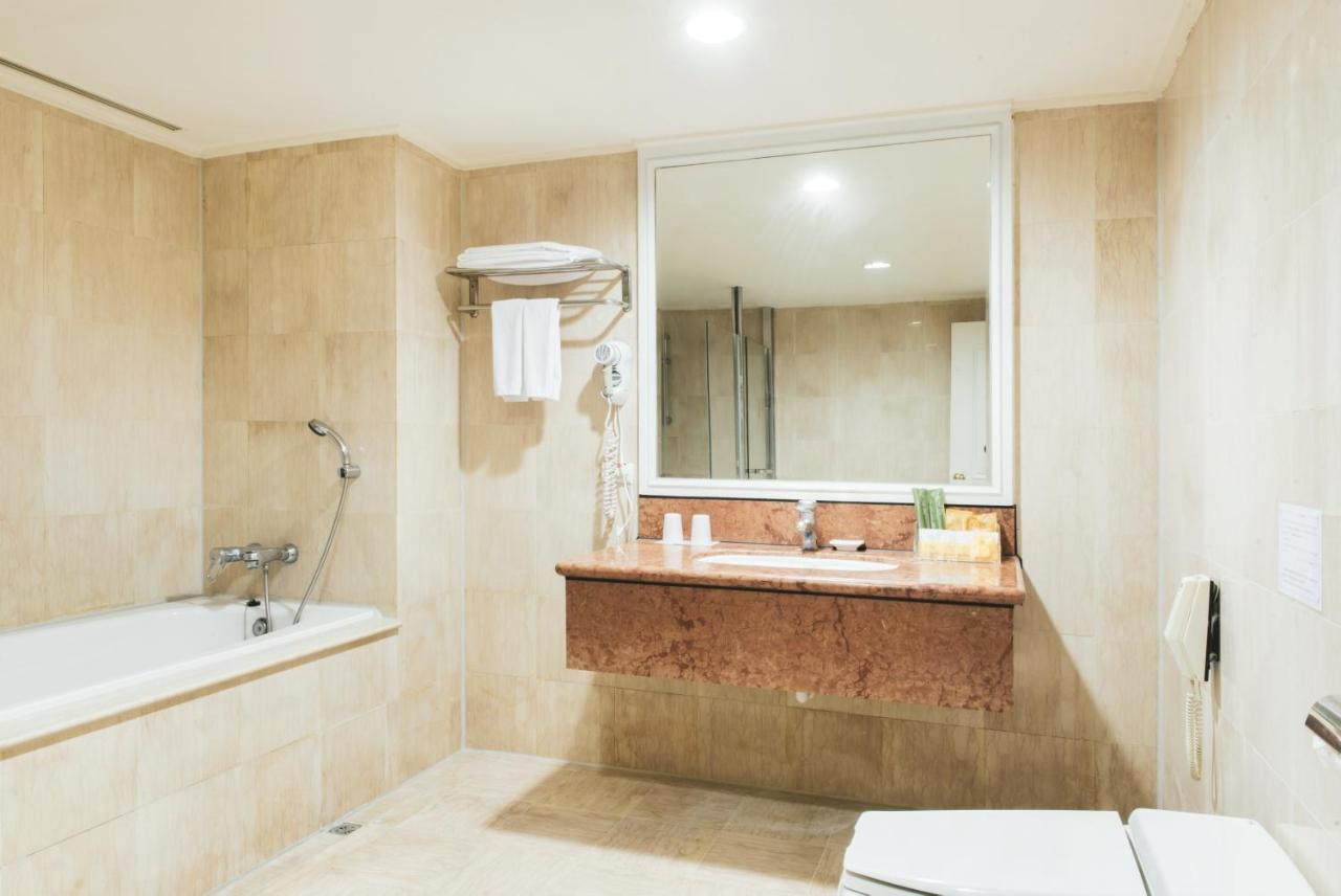 Hometel Hotel Kaohsiung Dış mekan fotoğraf