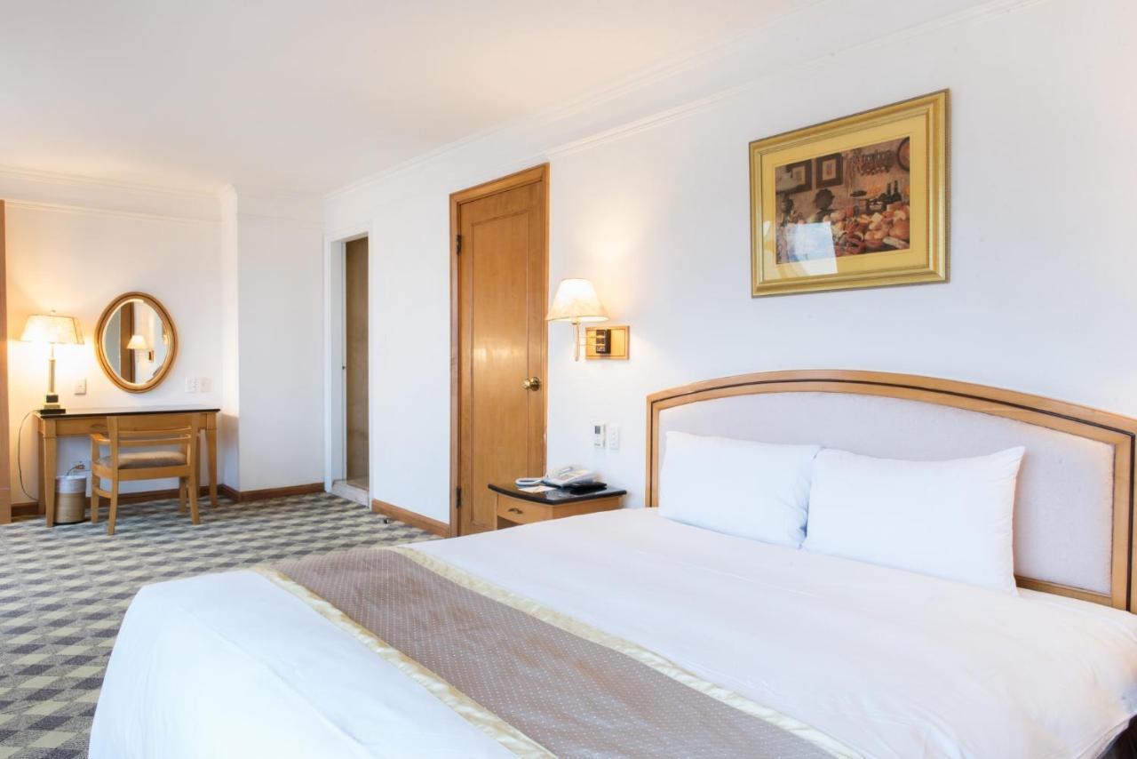 Hometel Hotel Kaohsiung Dış mekan fotoğraf