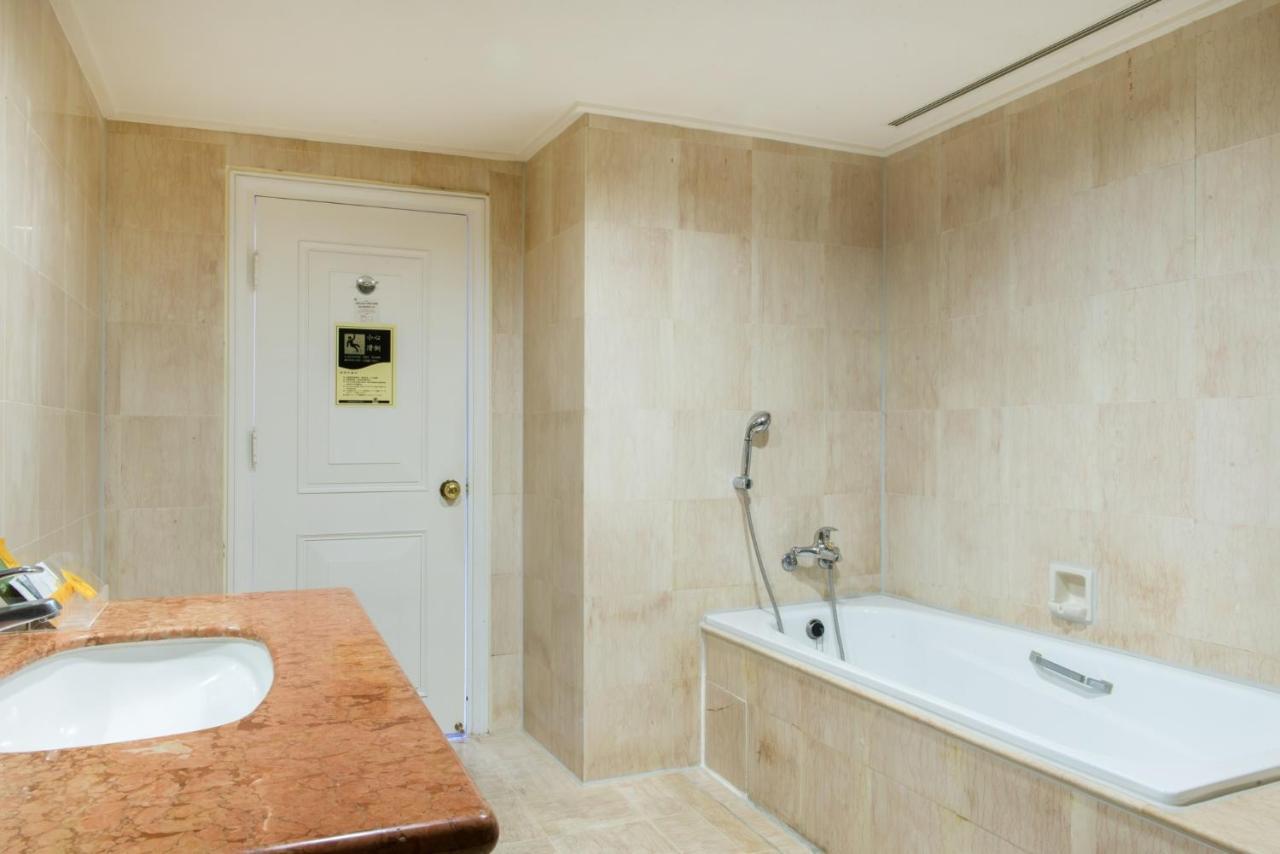 Hometel Hotel Kaohsiung Dış mekan fotoğraf